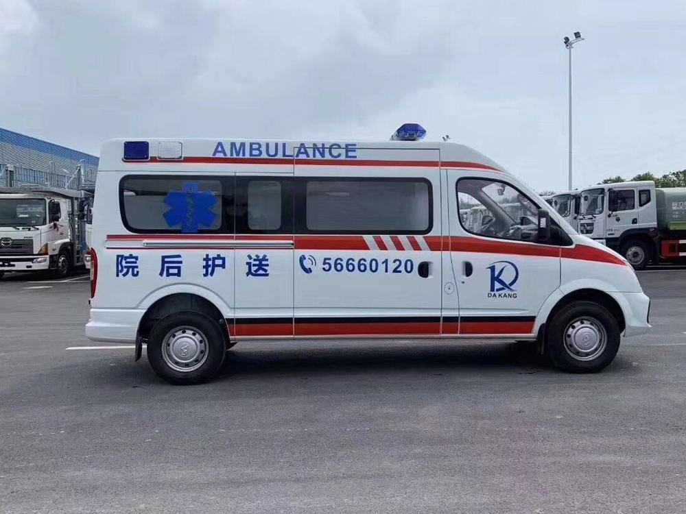 國六上汽大通救護車(長軸中頂)